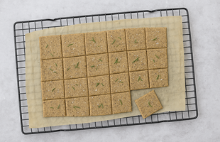 Glutenvrije boekweitcrackers met rozemarijn en zeezout.png